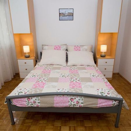 Apartments Put Plokita Smilja Split Exterior photo