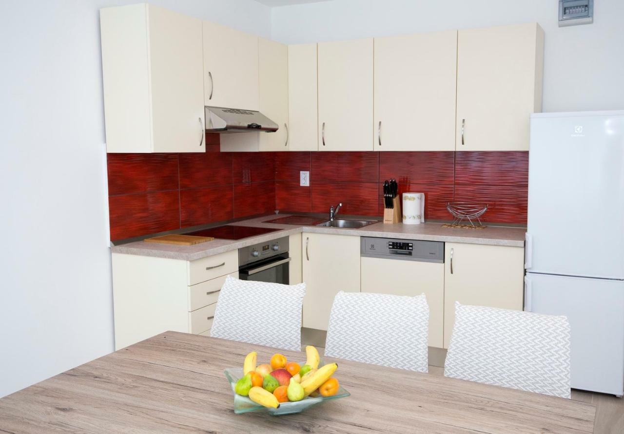 Apartments Put Plokita Smilja Split Exterior photo