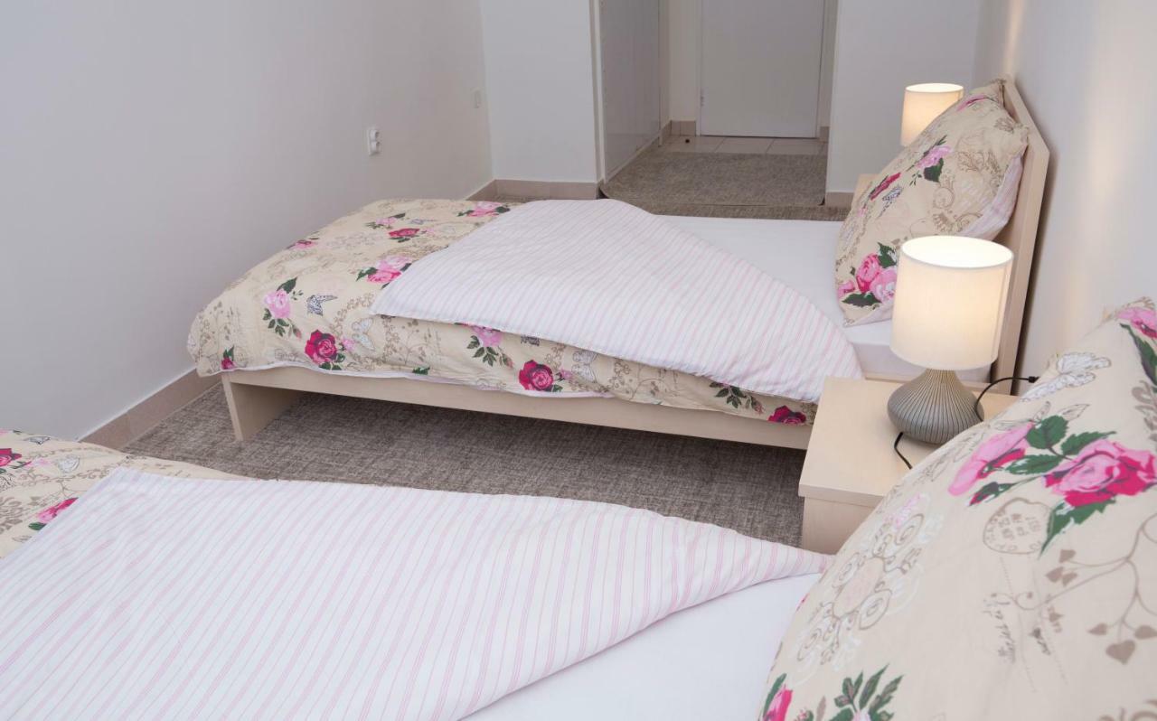 Apartments Put Plokita Smilja Split Exterior photo