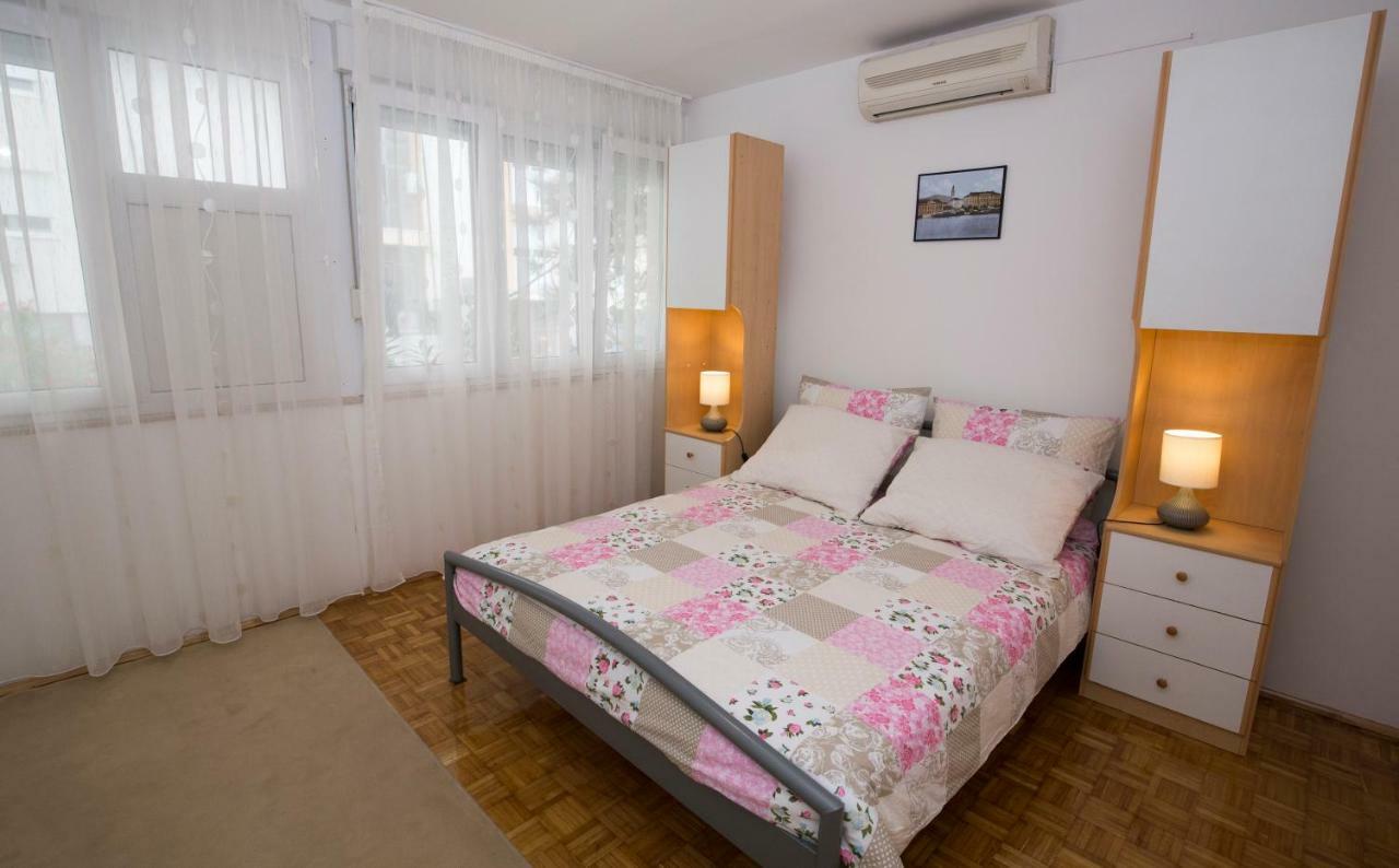 Apartments Put Plokita Smilja Split Exterior photo
