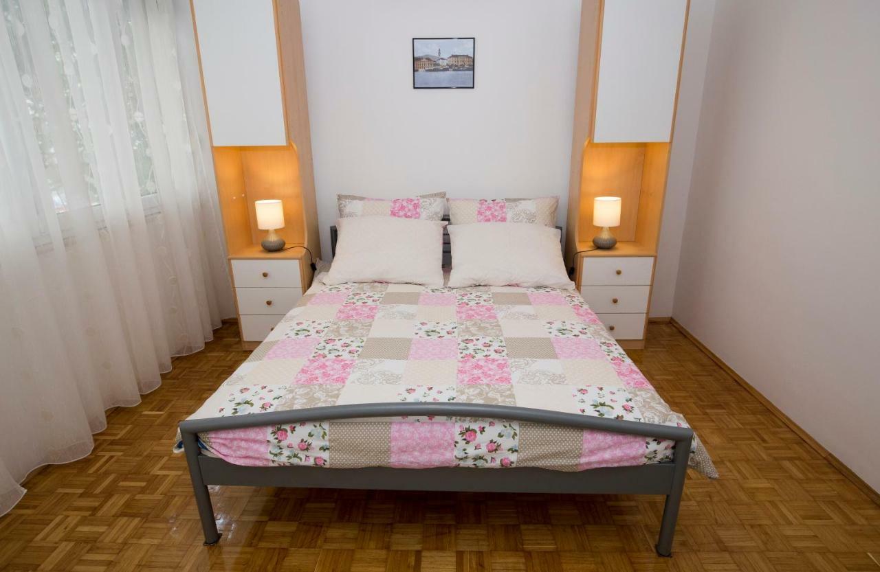 Apartments Put Plokita Smilja Split Exterior photo